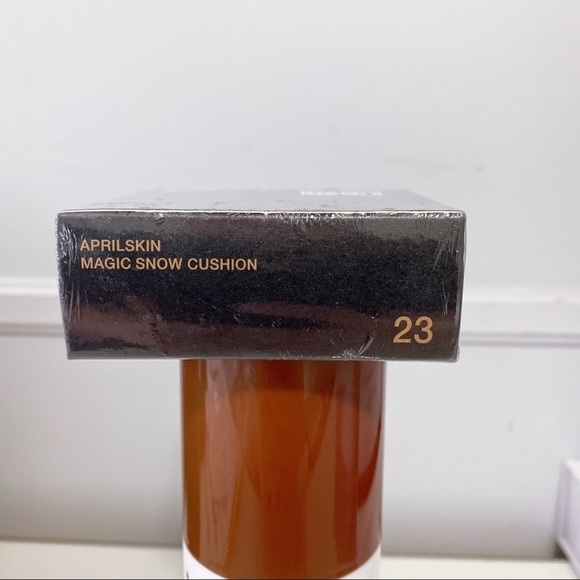 COPY - Korea April Skin Black Magic Snow Cushion #23 - Picture 4 of 7